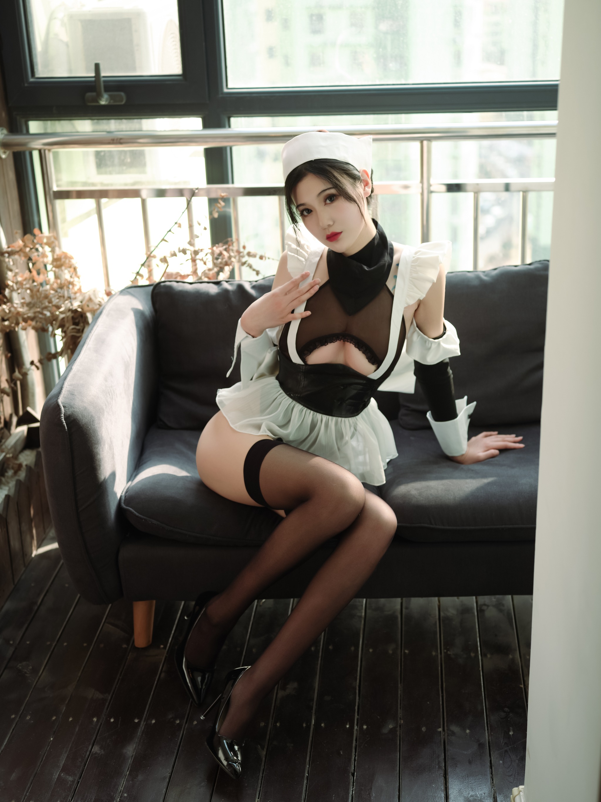 图片[1]-一米八的大梨子 – NO.035  吊带袜女仆 [13P]-XikXak